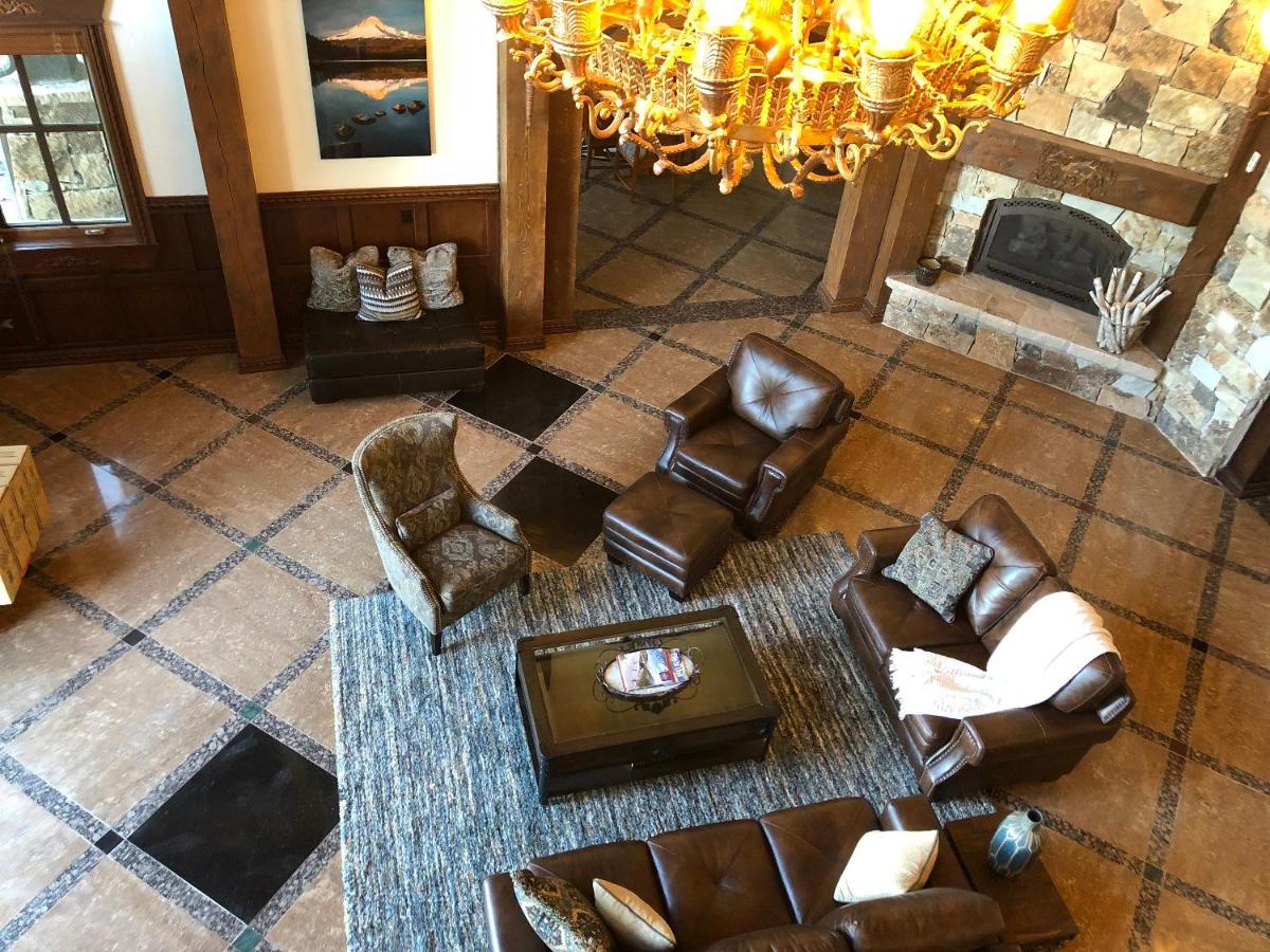 Popular attractions Area Nearby Property